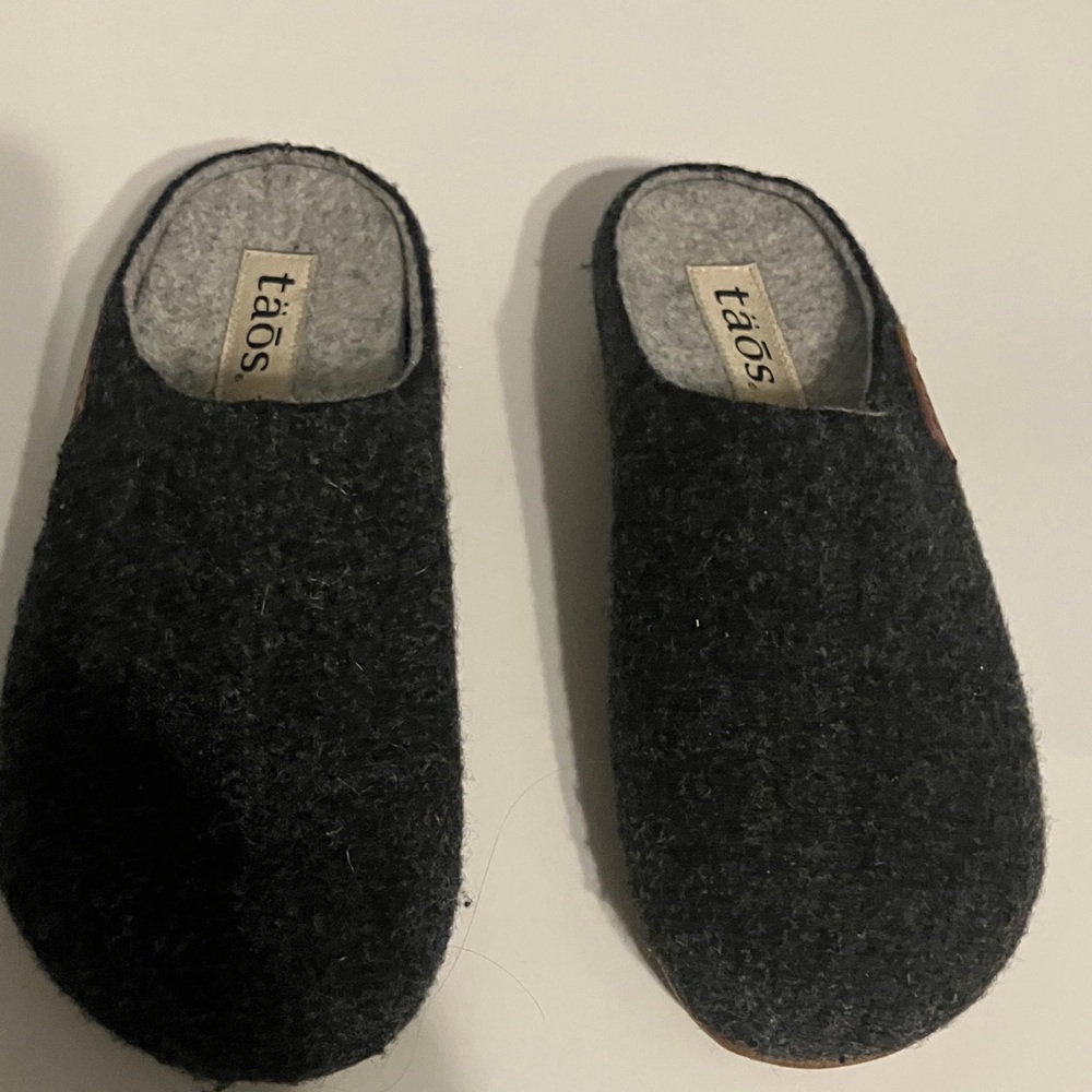 Taos Footwear Black Slip-On Shoes